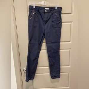 Navy skinny pants with zipper detail